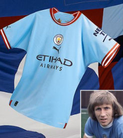 Manchester City shows off the new home shirt